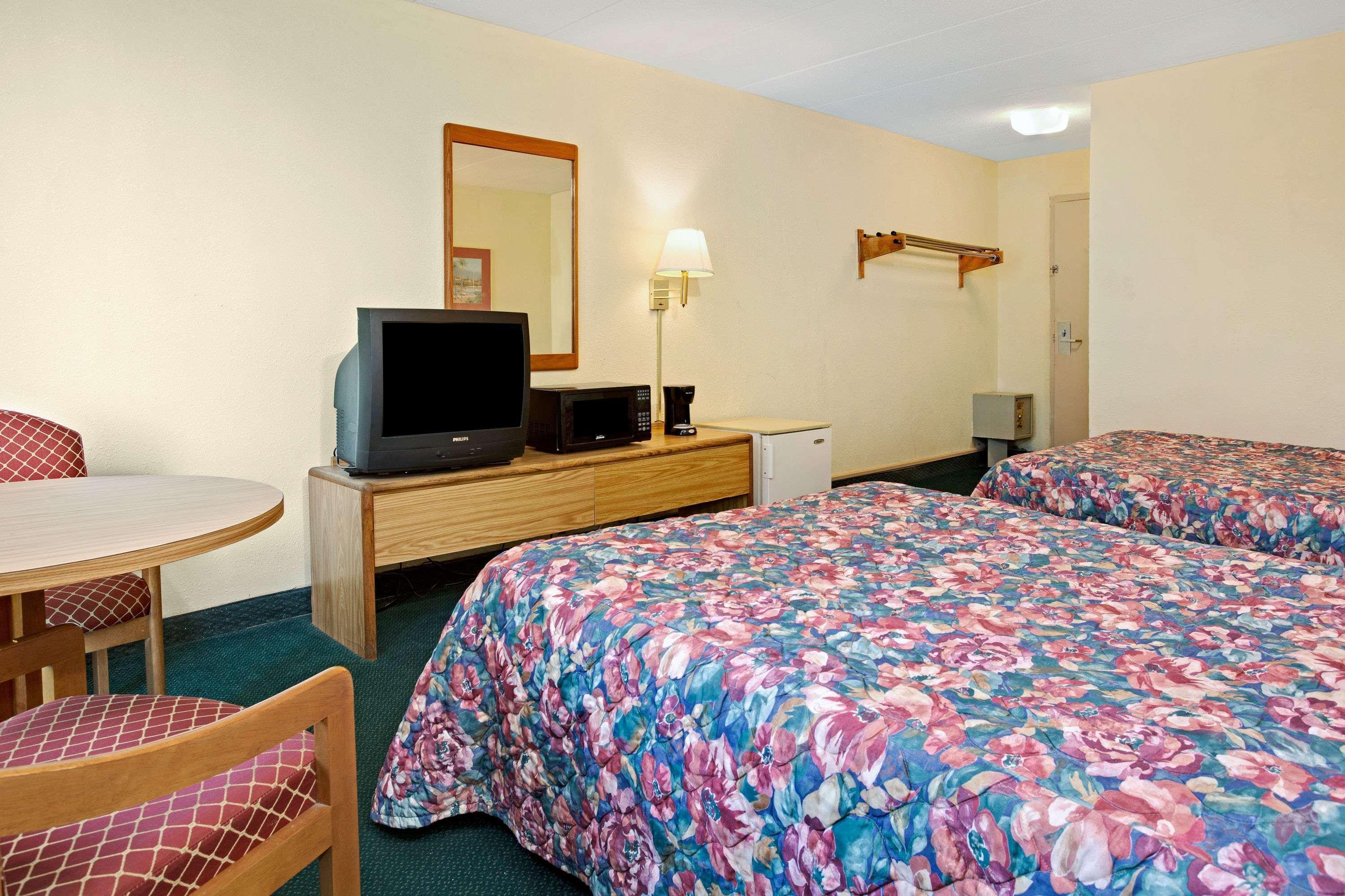 Days Inn By Wyndham Sharonville Buitenkant foto